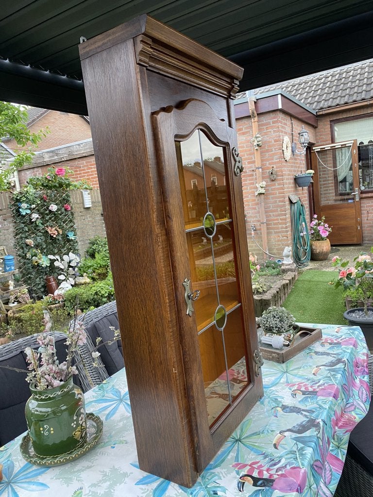 groot bruin vitrinekastje, Ophalen, Met deur(en), 100 tot 150 cm, Overige houtsoorten