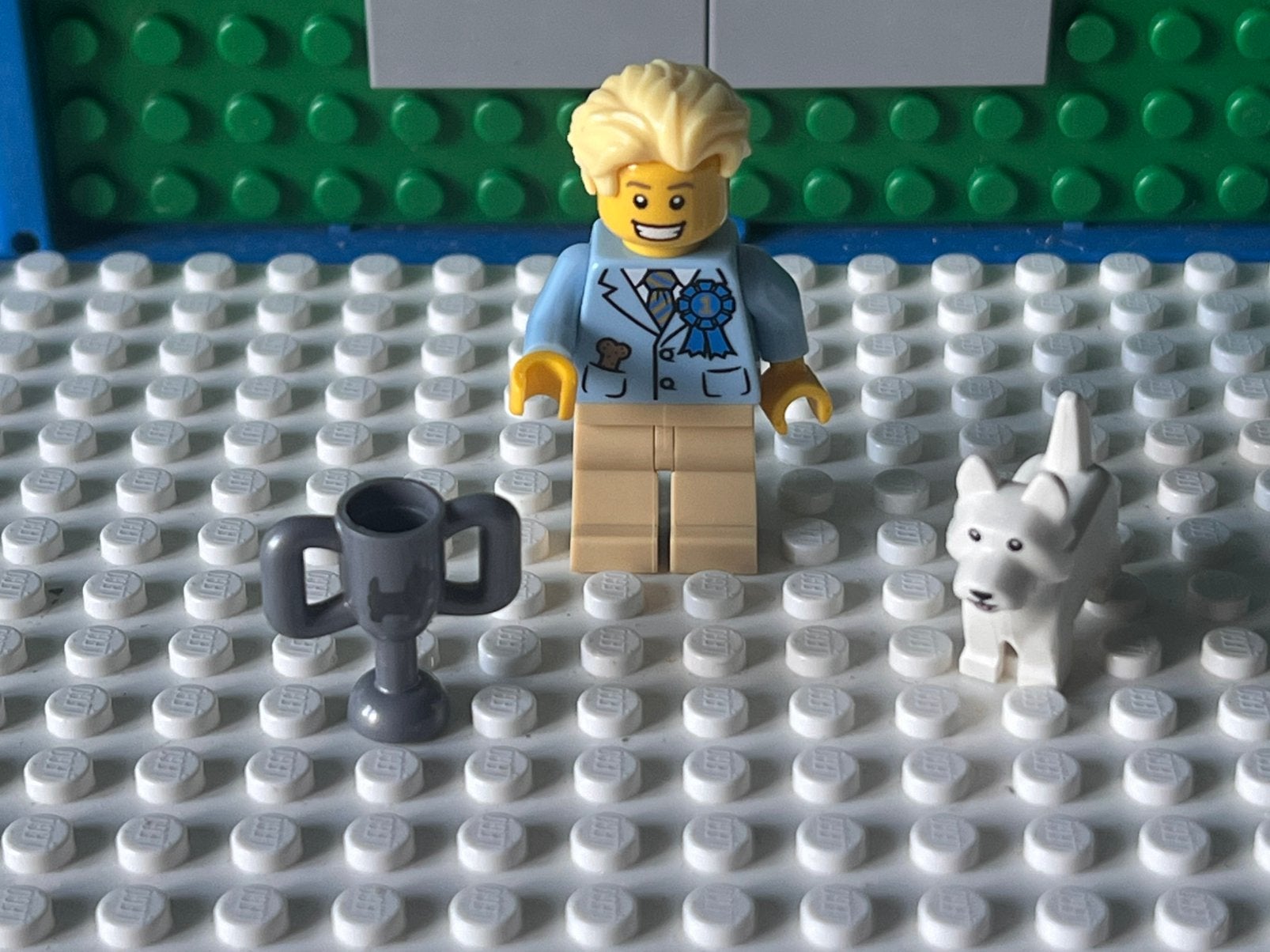 Lego hondenshow winnaar minifiguur, Ophalen of Verzenden, Zo goed als nieuw