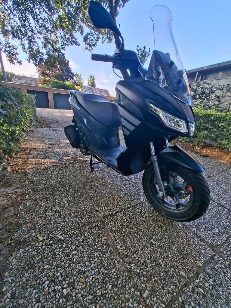Zeer mooie nieuw staat aprillia srx 50, Fietsen en Brommers, Scooters | Aprilia, Ophalen, Overige modellen, Nieuw, Benzine