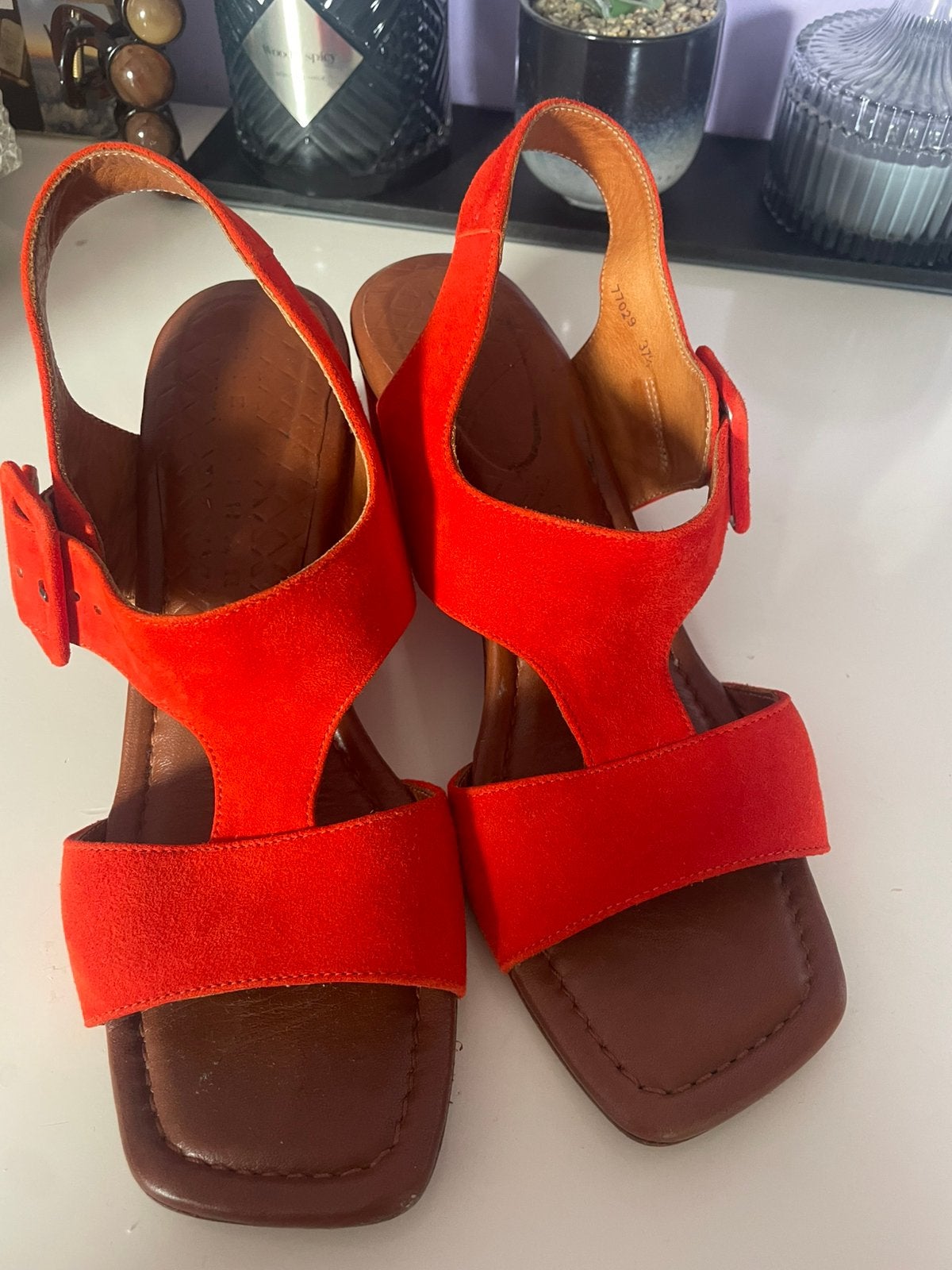 Chie Mihara sandalen 37,5, Verzenden, Sandalen of Muiltjes, Zo goed als nieuw, Rood