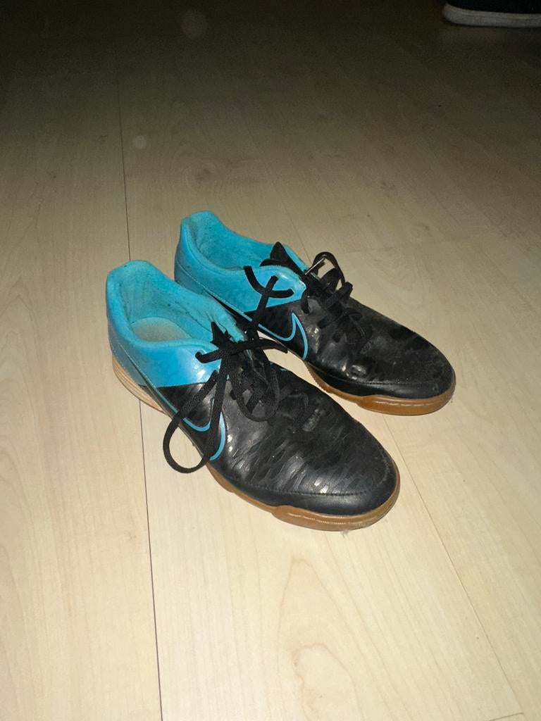 Zaalvoetbalschoenen Nike zwart/blauw, Ophalen, Gebruikt, Schoenen