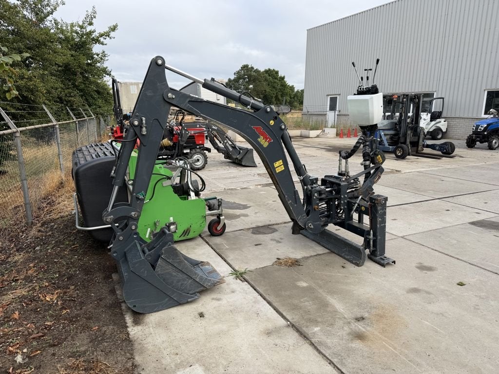 Avant graafarm 260 | minigraver, AVANT Machinery N.V., Info@avantmachinery.be, Tiensesteenweg 240
3800  SINT-TRUIDEN, BE, Graafmachine