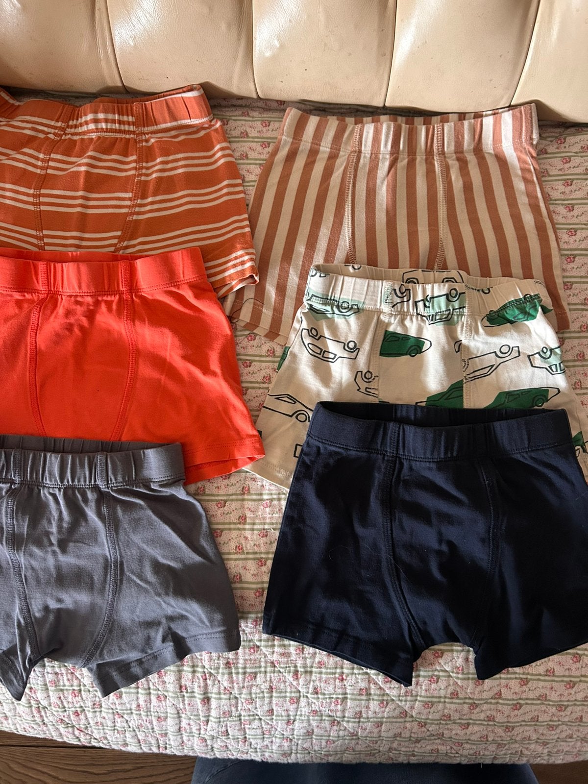 6 broekjes 3 hempjes 2 pyamas 122-128, Ophalen of Verzenden, Zo goed als nieuw, Jongen, Nacht- of Onderkleding