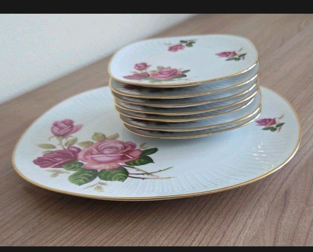 Gebaksset met rozenmotief en gouden randjes, Huis en Inrichting, Ophalen
