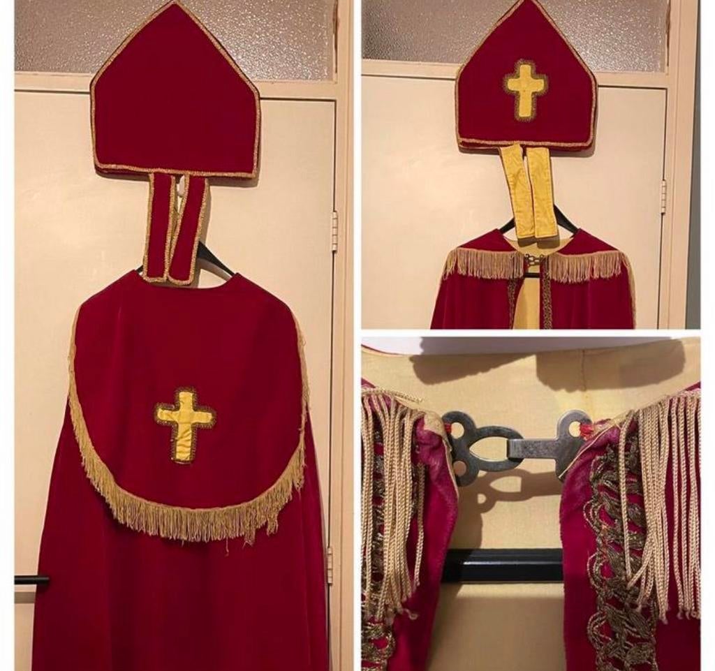 Kostuum mooie goede kwaliteit Sinterklaas mantel en mijter, Diversen, Sinterklaas, Ophalen of Verzenden, Zo goed als nieuw