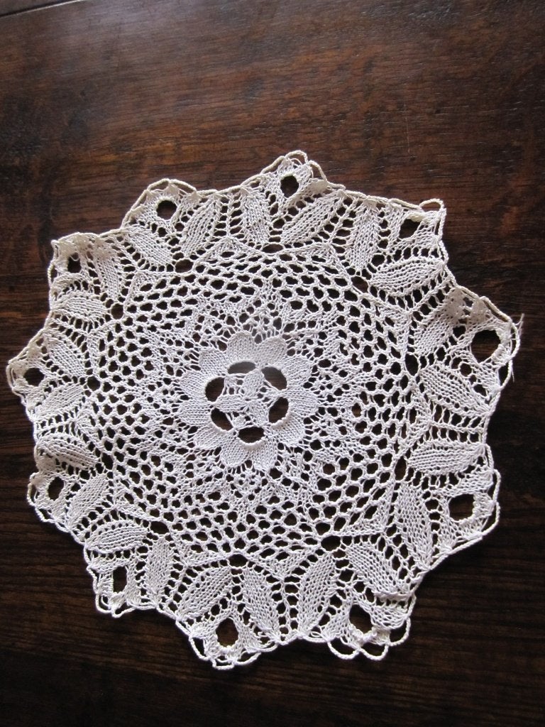 Oud kunstbreiwerk - ecru katoen - stervormig diam 24 cm, Verzenden