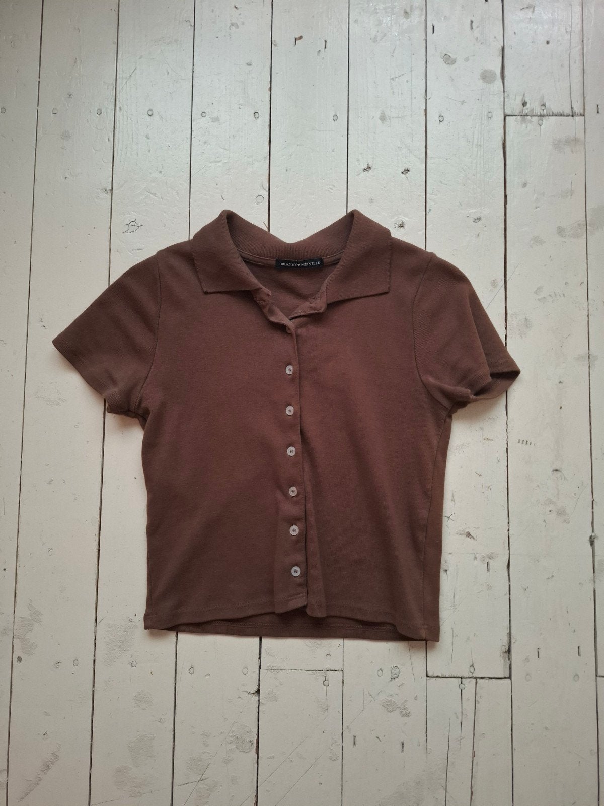 Brandy Melville Bruine Crop Top met Knoopjes - XS/S, Bruin, Ophalen of Verzenden, Zo goed als nieuw, Korte mouw