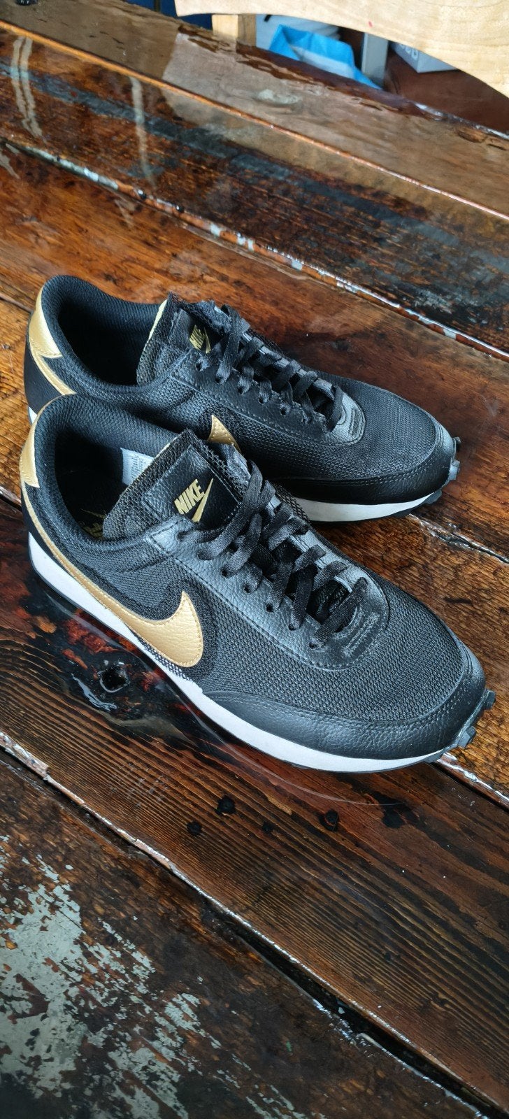 Nieuwe Nike Daybreak Sneakers - Zwart, Goud, Maat 36.5, Zwart, Nike, Nieuw, Ophalen of Verzenden