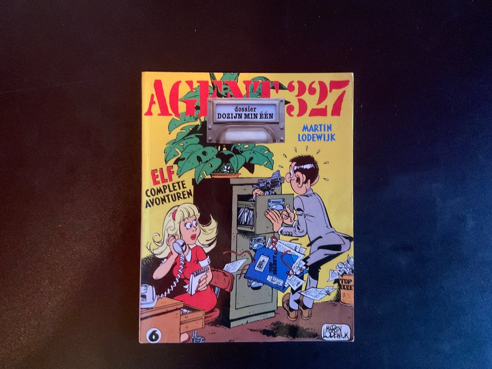 Agent 327 Dossier Dozijn Min Een - Martin Lodewijk, Boeken, Eén stripboek, Ophalen of Verzenden, Zo goed als nieuw