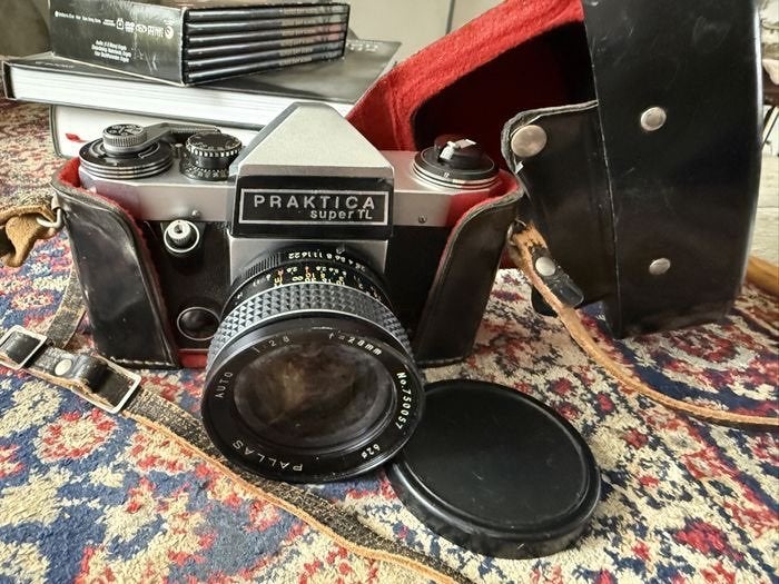 Praktica Super TL met een Pallas Auto 1:2.8 Lens in een Orig, Audio, Tv en Foto, Fotocamera's Analoog, Ophalen of Verzenden, Zo goed als nieuw