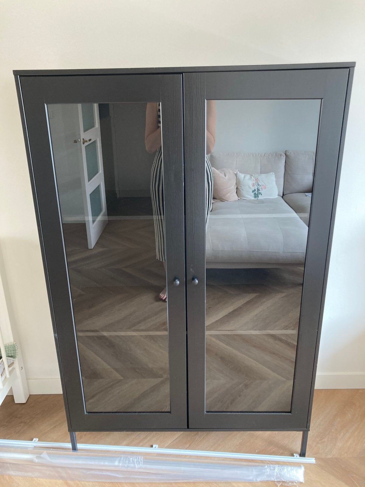 Zwarte kast WOOOD, Huis en Inrichting, Kasten | Vitrinekasten, Ophalen, 50 tot 100 cm, Zo goed als nieuw, 25 tot 50 cm