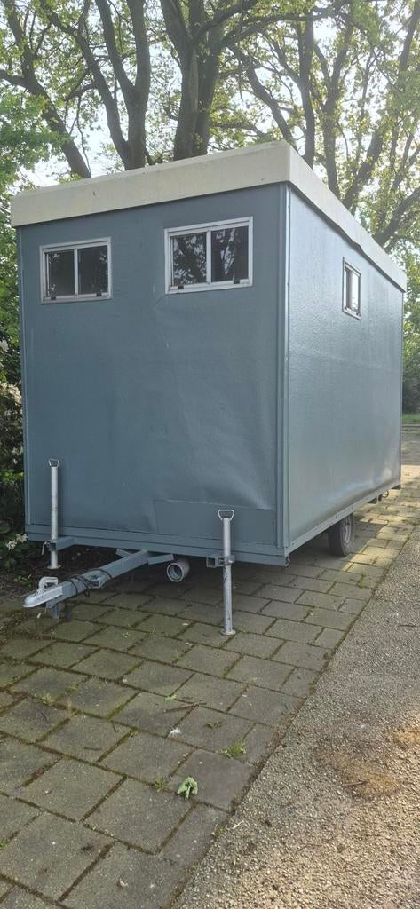 Mobiele toiletunit / bouwkeet op aanhanger, Ophalen of Verzenden