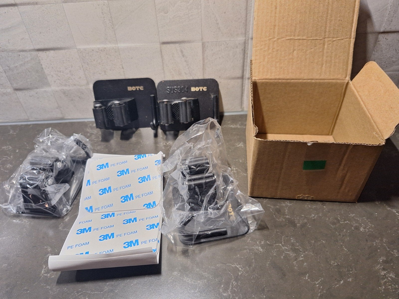 4x Zwarte BOTC Bezemhouders - Wandmontage, Ophalen of Verzenden, Nieuw, Zwart, Metaal