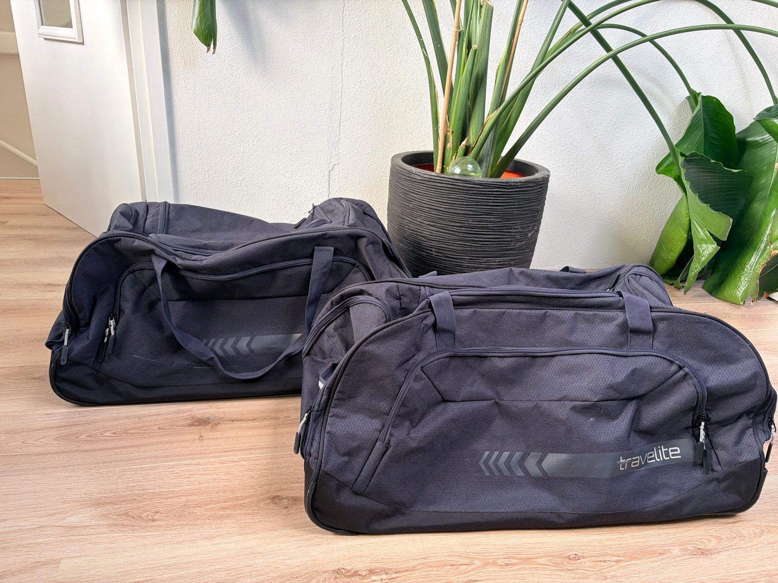 Travelite reistassen met wieltjes - set van 2, Sieraden, Tassen en Uiterlijk, Ophalen, 30 cm of meer, Gebruikt, Zwart