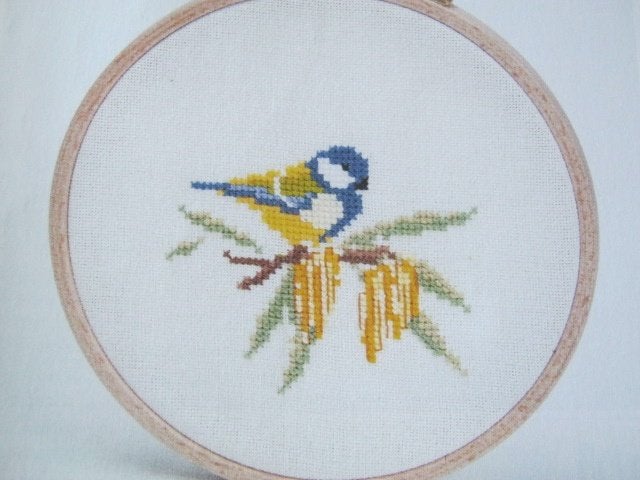 Borduurpatroon Meesje met wilgenbloesem  nr 8717  do, Verzenden, Nieuw, Handborduren, Patroon