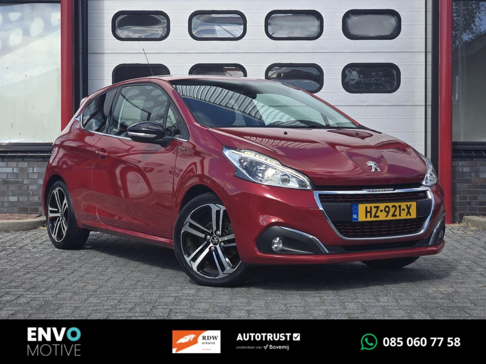 Peugeot 208 1.2 PureTech GT-line Clima/Navi/Cruise/17" LMV, Voorwielaandrijving, 1199 cc, Met garantie (alle), Leder en Stof