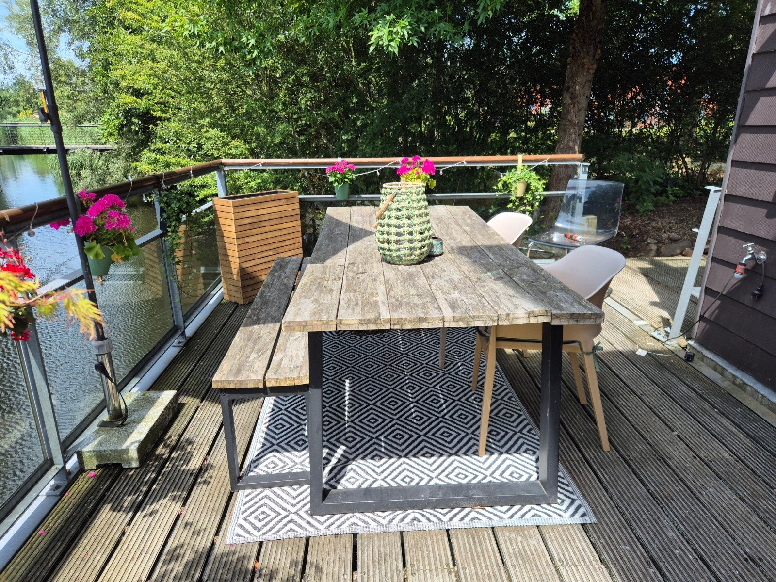 Houten Tuintafel met Bankje en 2 Gele Stoelen, Ophalen, 4 zitplaatsen, Gebruikt, Bank