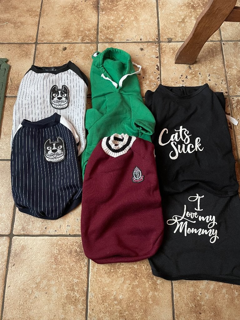 Verschillende honden shirtjes, Ophalen of Verzenden, Gebruikt, Hondenshirt