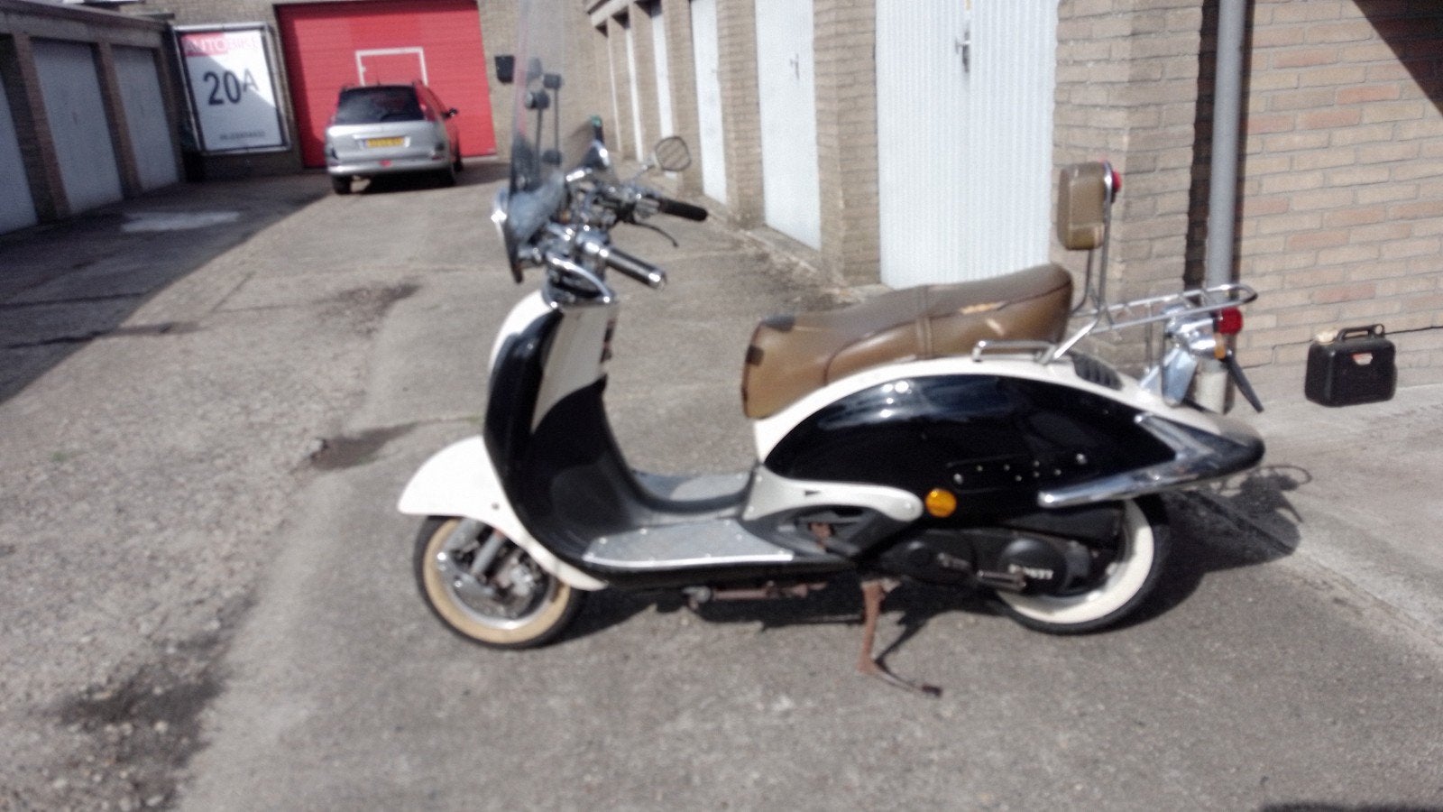 Fosti Grande Retro Scooter - Zwart/Wit, Fietsen en Brommers, Ophalen, Gebruikt, Benzine, Overige merken