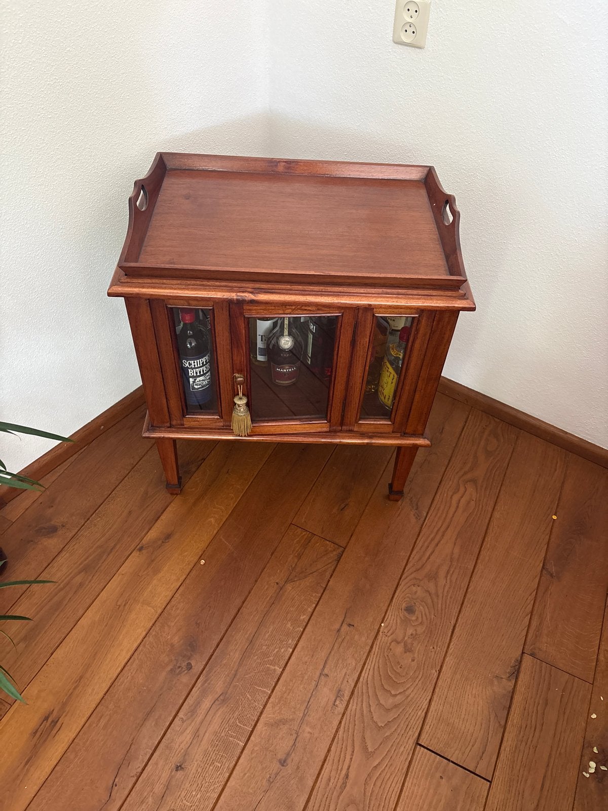 Vintage drankenkastje met dienblad, Ophalen
