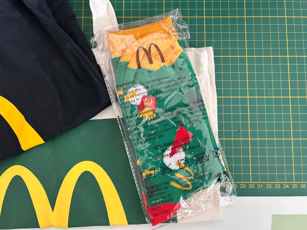 McDonald's Kerstsokken Maat 38-42 + 2 Tote bags, Sokken en Kniesokken, Overige kleuren, Nieuw, Ophalen of Verzenden
