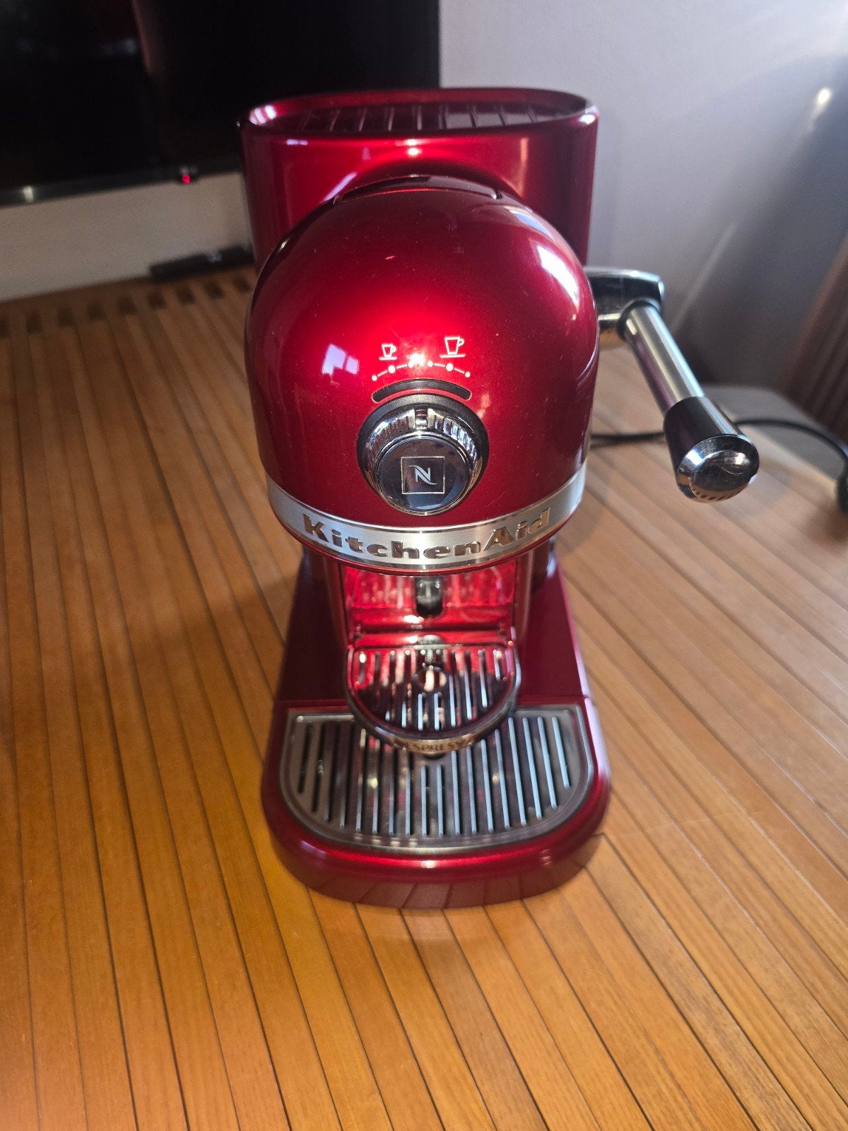 KitchenAid Nespresso Artisan Espressomachine rood (lekt), Koffiepads en cups, Gebruikt, Espresso apparaat, Ophalen of Verzenden