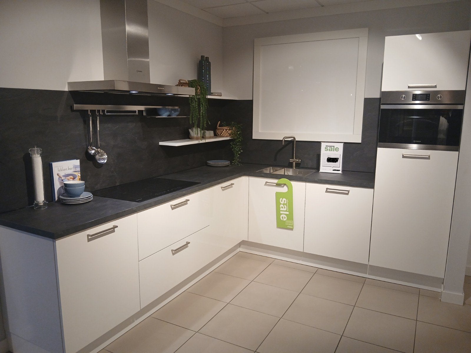 Keuken incl apparatuur BIJ INTERESSE KOM KIJKEN, Huis en Inrichting, Keuken | Complete keukens, Ophalen, Wit, Hoekkeuken, Nieuw