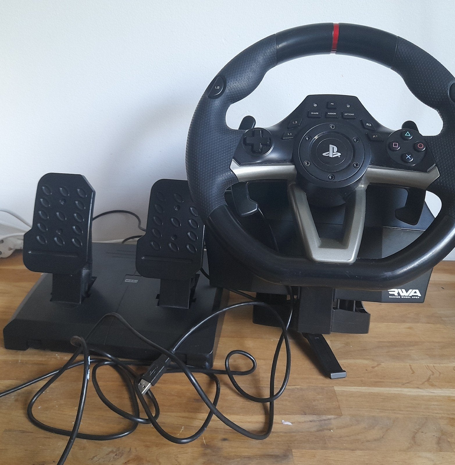 Racestuur en dualshock controllers+ oplader voor controllers