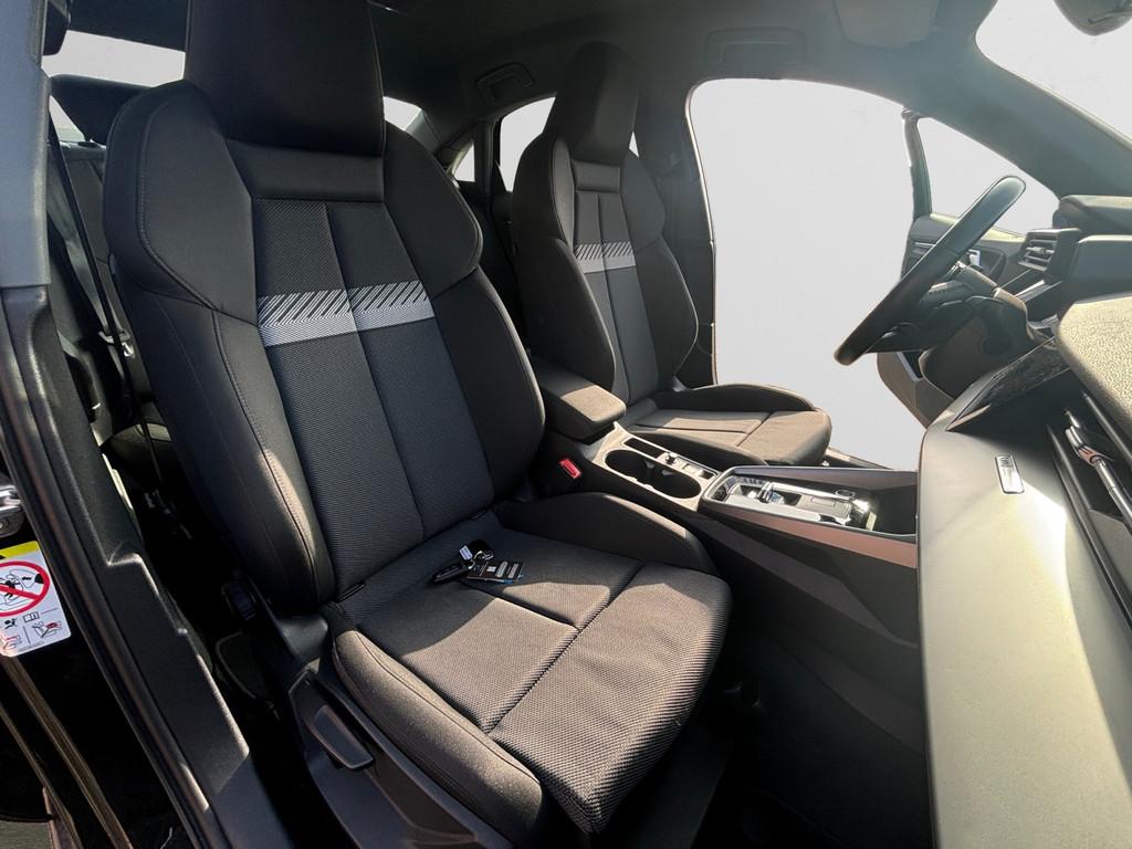 Audi A3 Limousine 30 TFSI Advanced edition Aut- Carplay, And, Stof, Gebruikt, Met garantie (alle), Zwart