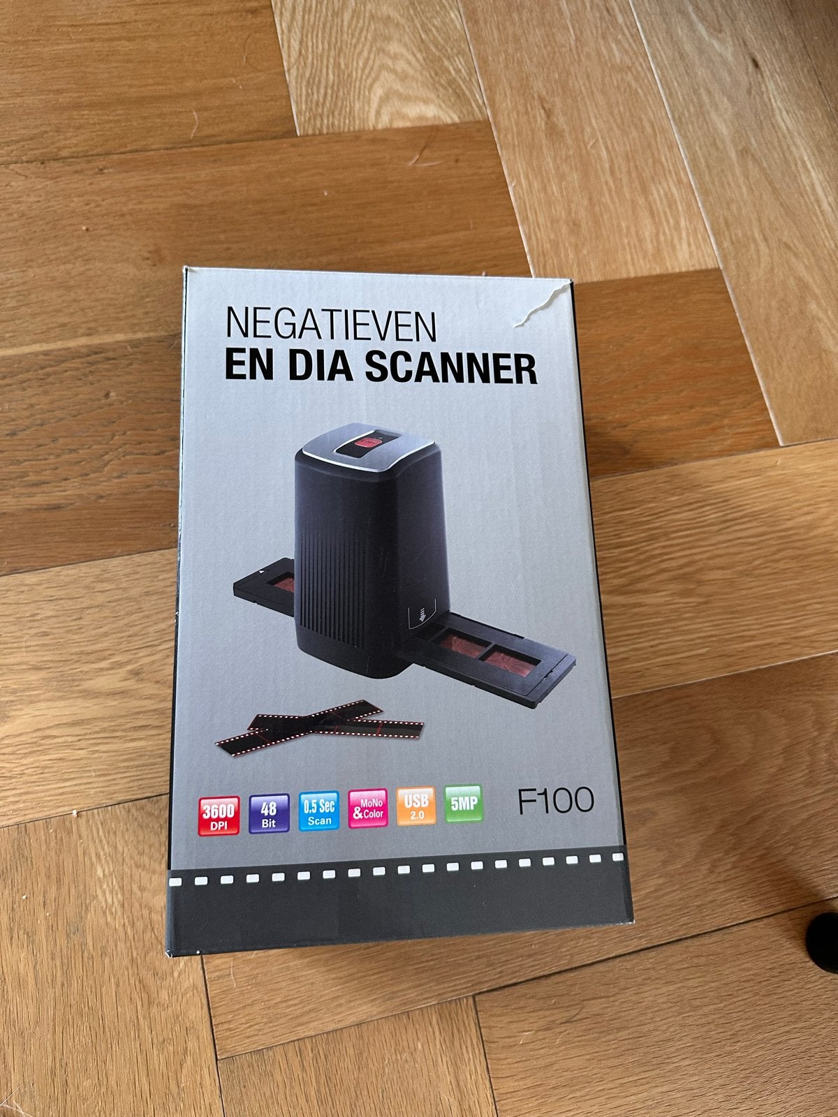 Nieuwe Negatieven en Diascanner F100 - 3600 DPI, Computers en Software, Scanners, Ophalen of Verzenden, Nieuw, Diascanner, Windows