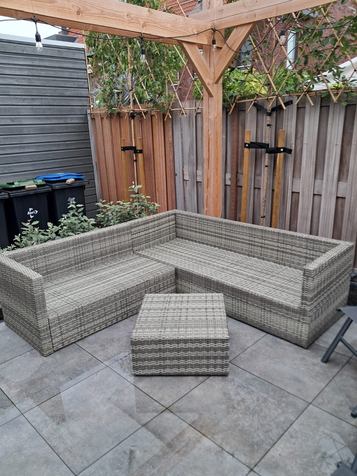 Wicker loungeset met beschadigde kussens, Ophalen, 5 zitplaatsen, Gebruikt, Bank