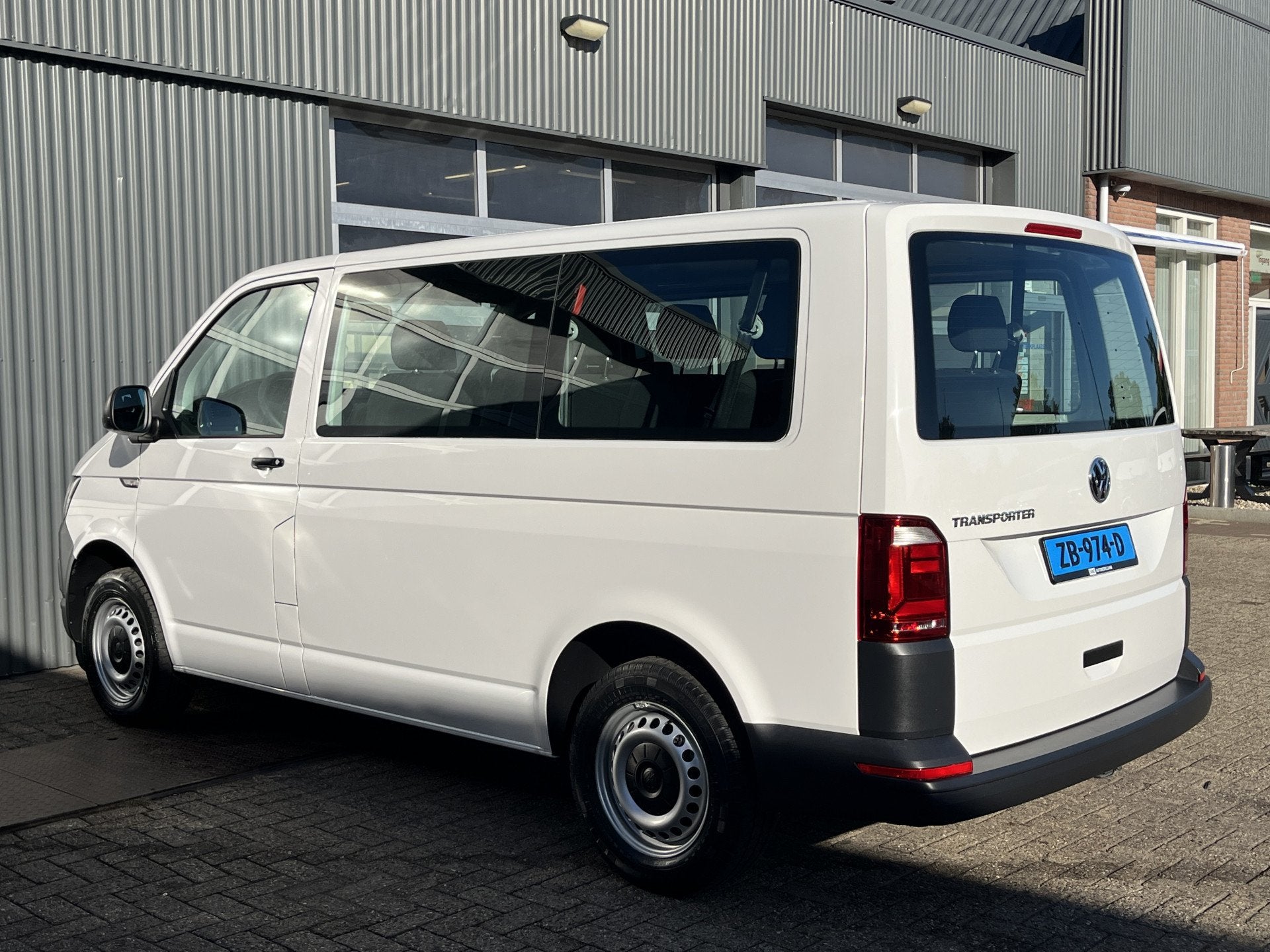 Volkswagen Transporter Kombi 2.0 TDI L1H1 Incl btw 9-Persoon, Auto's, Voorwielaandrijving, Gebruikt, 241 €/maand, Wit