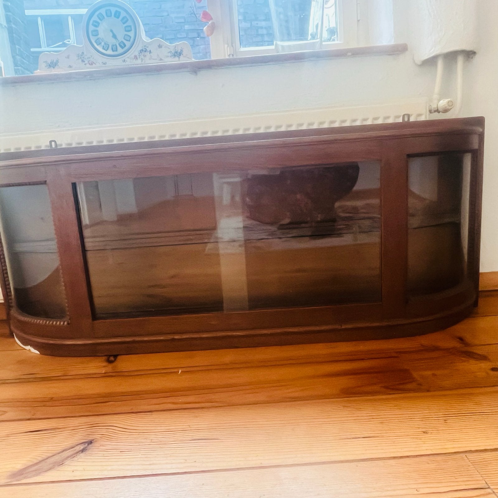 Wandvitrinekast met glazen schuifdeuren, Ophalen, Gebruikt, 100 tot 150 cm, Minder dan 25 cm