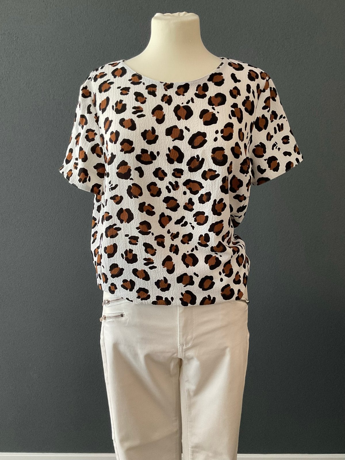Foto 7 van Zara top bruin wit luipaardprint rouches maat XL