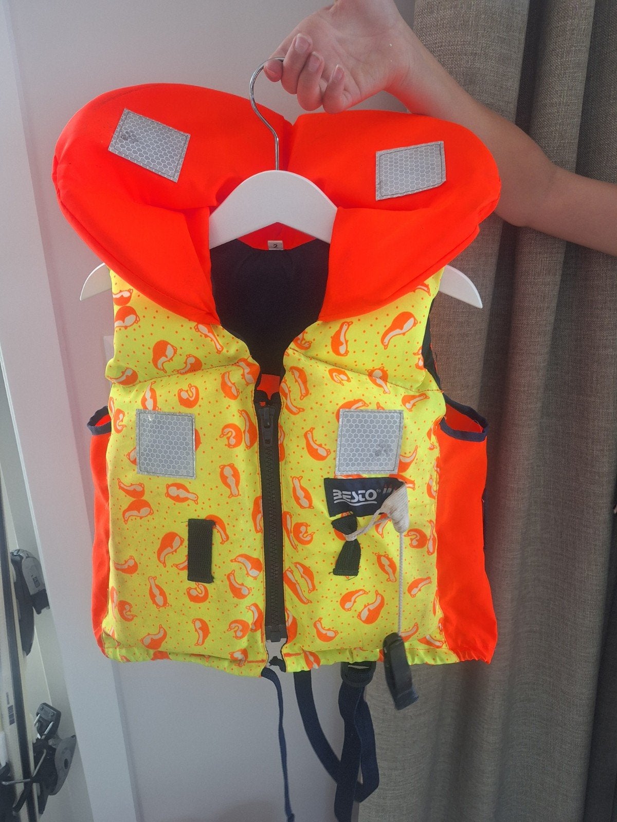 Reddingsvest voor baby/peuter (15-20 kg) - Besto, Watersport en Boten, Kind, Ophalen of Verzenden, Zo goed als nieuw, Bosto