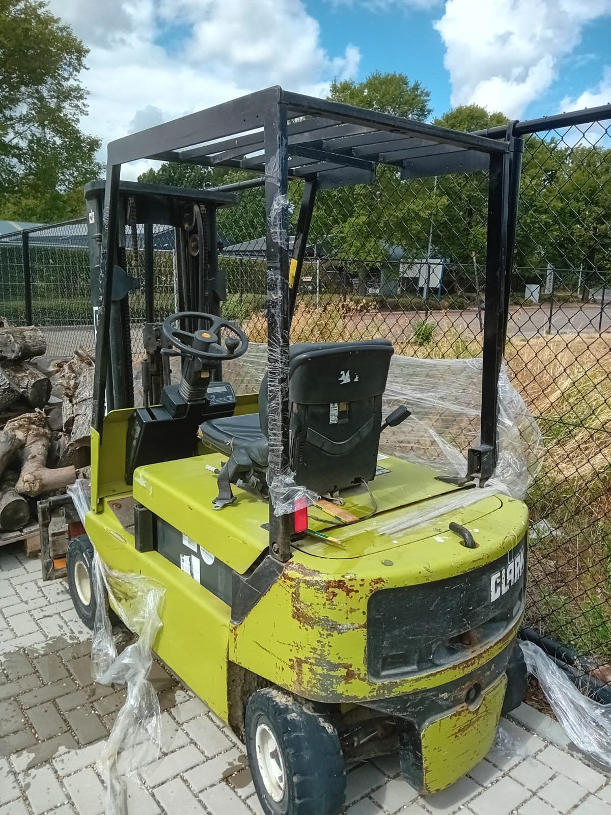 Clark met klein defect, Zakelijke goederen, Machines en Bouw | Heftrucks en Intern transport, 1000 tot 2000 kg, Ophalen, Elektrisch