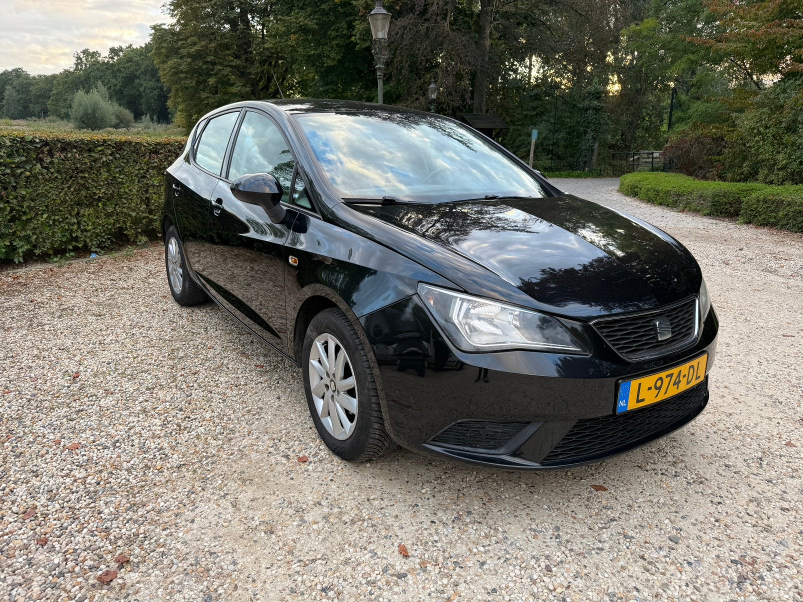 Seat Ibiza 1.2 TSI 77KW 5DRS 2014 Zwart, Auto's, Voorwielaandrijving, Stof, 40 €/maand, 990 kg
