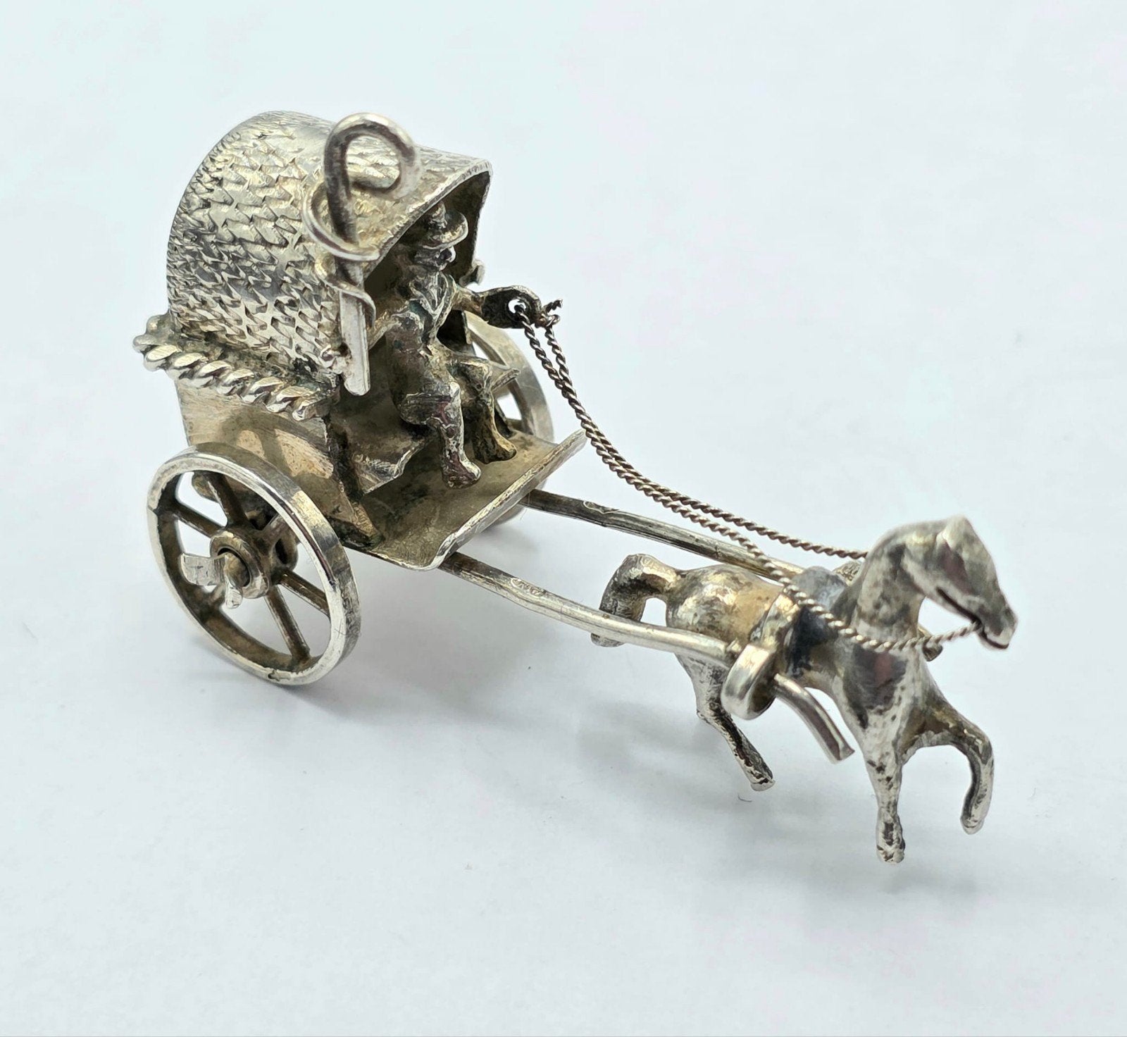 Zilveren Miniatuur paard Met sjees kar
Periode begin 1900
Me, Verzenden