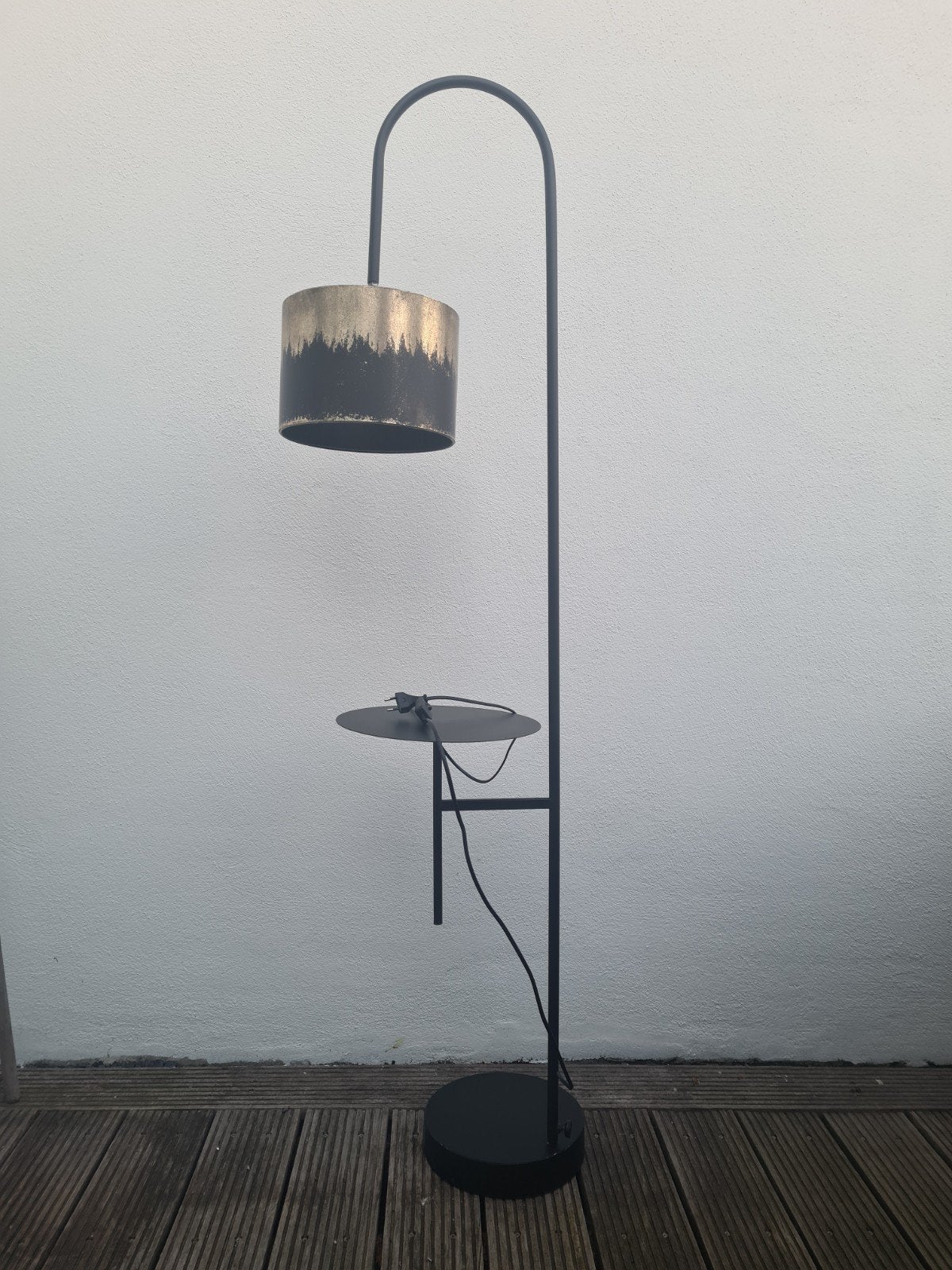 Moderne vloerlamp met zwart/gouden kap, Merk WOOD, Ophalen, Modern, Industrieel, Overige materialen, Zo goed als nieuw