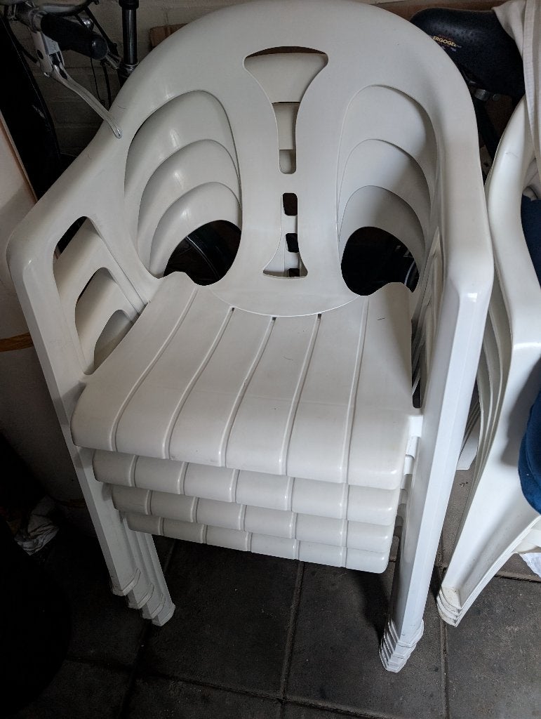 2 x 4 Tuinstoelen van kunststof (wit), Ophalen, Gebruikt, Kunststof, Stapelbaar