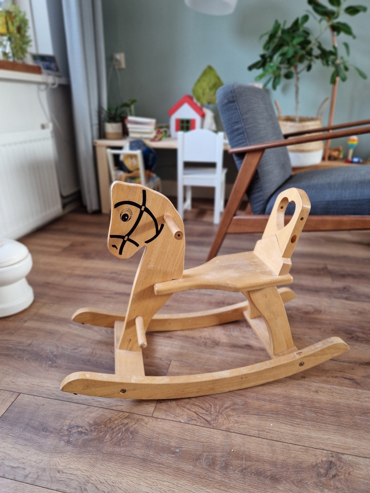 Houten hobbelpaard, Ophalen