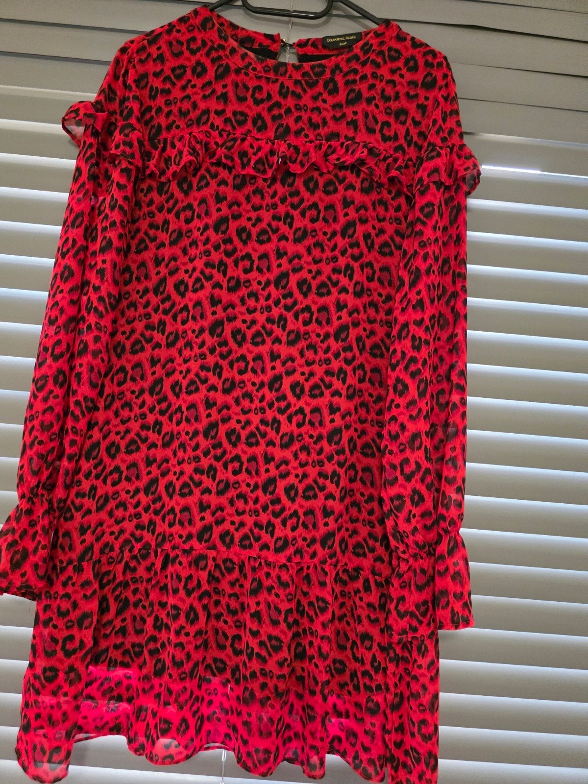 Rode jurk met luipaardprint en ruches, Maat 38/40 (M), Ophalen of Verzenden, Boven de knie, Rood