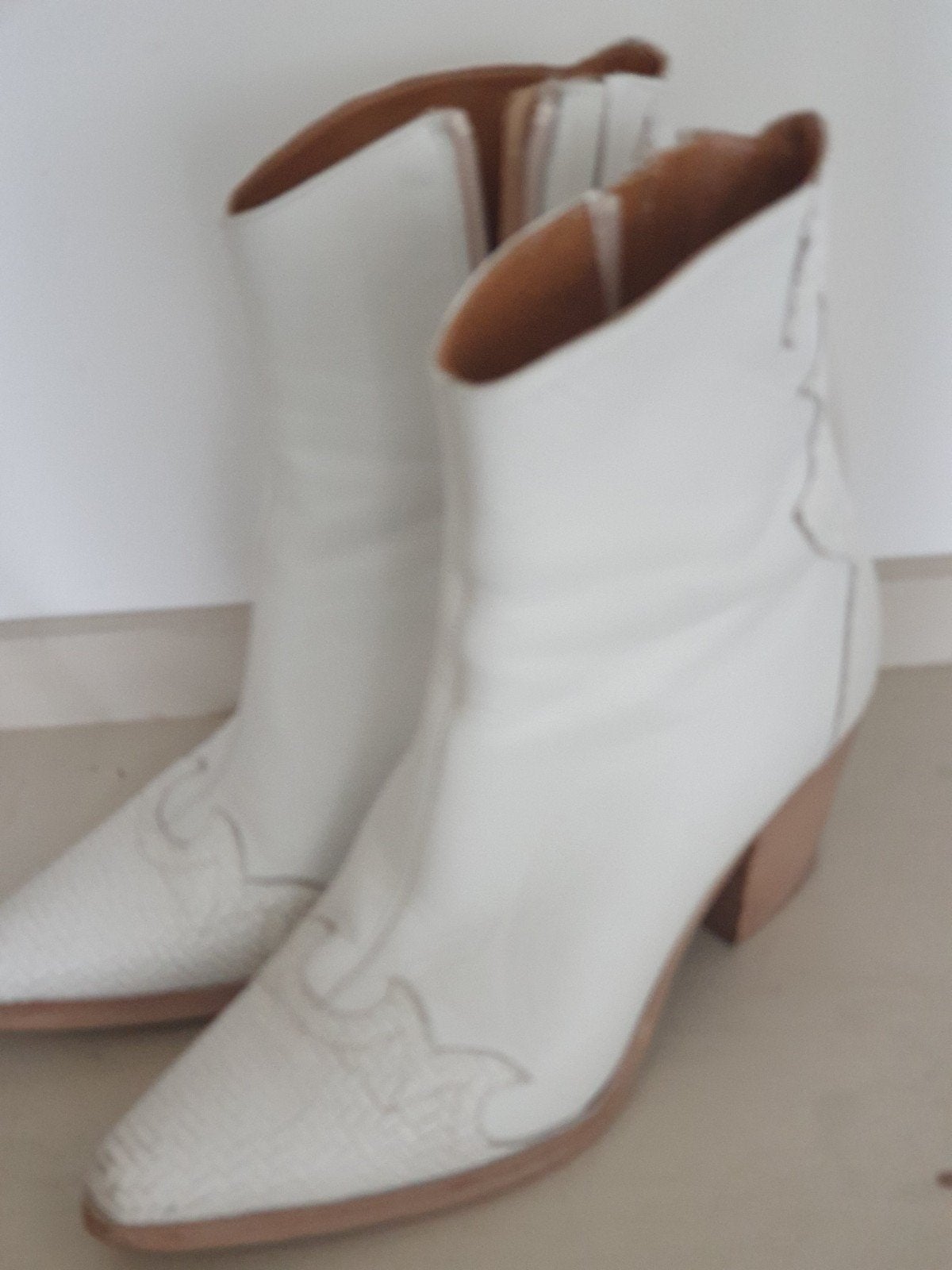 wit stoere laarzen maat 38. uit Italy, Kleding | Dames, Ophalen of Verzenden, Zo goed als nieuw, Wit