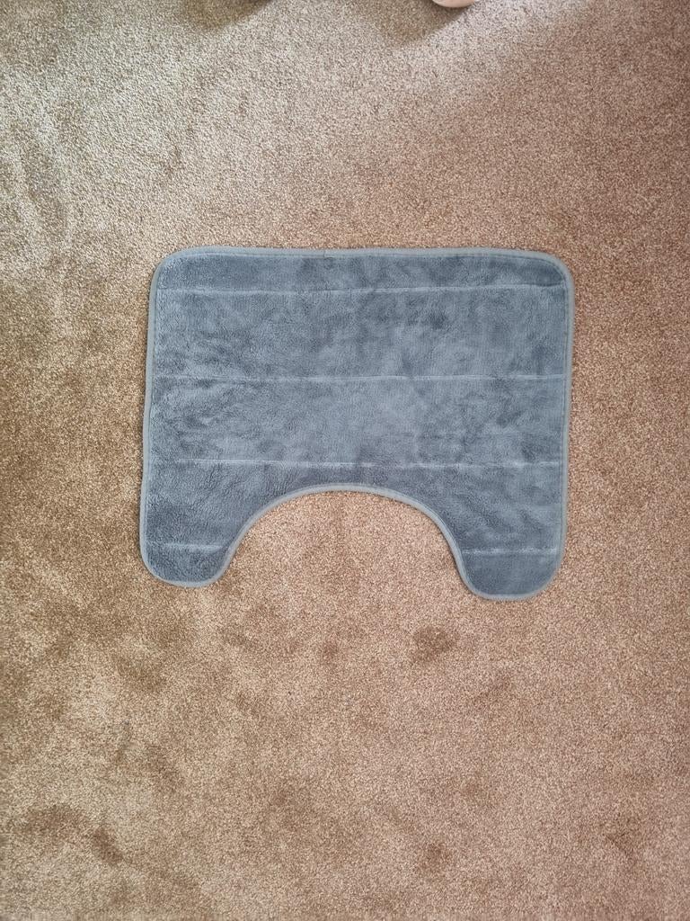 Nieuwe WC mat met antislip onderkant - Grijs, Ophalen of Verzenden, Nieuw, Grijs, Badmat
