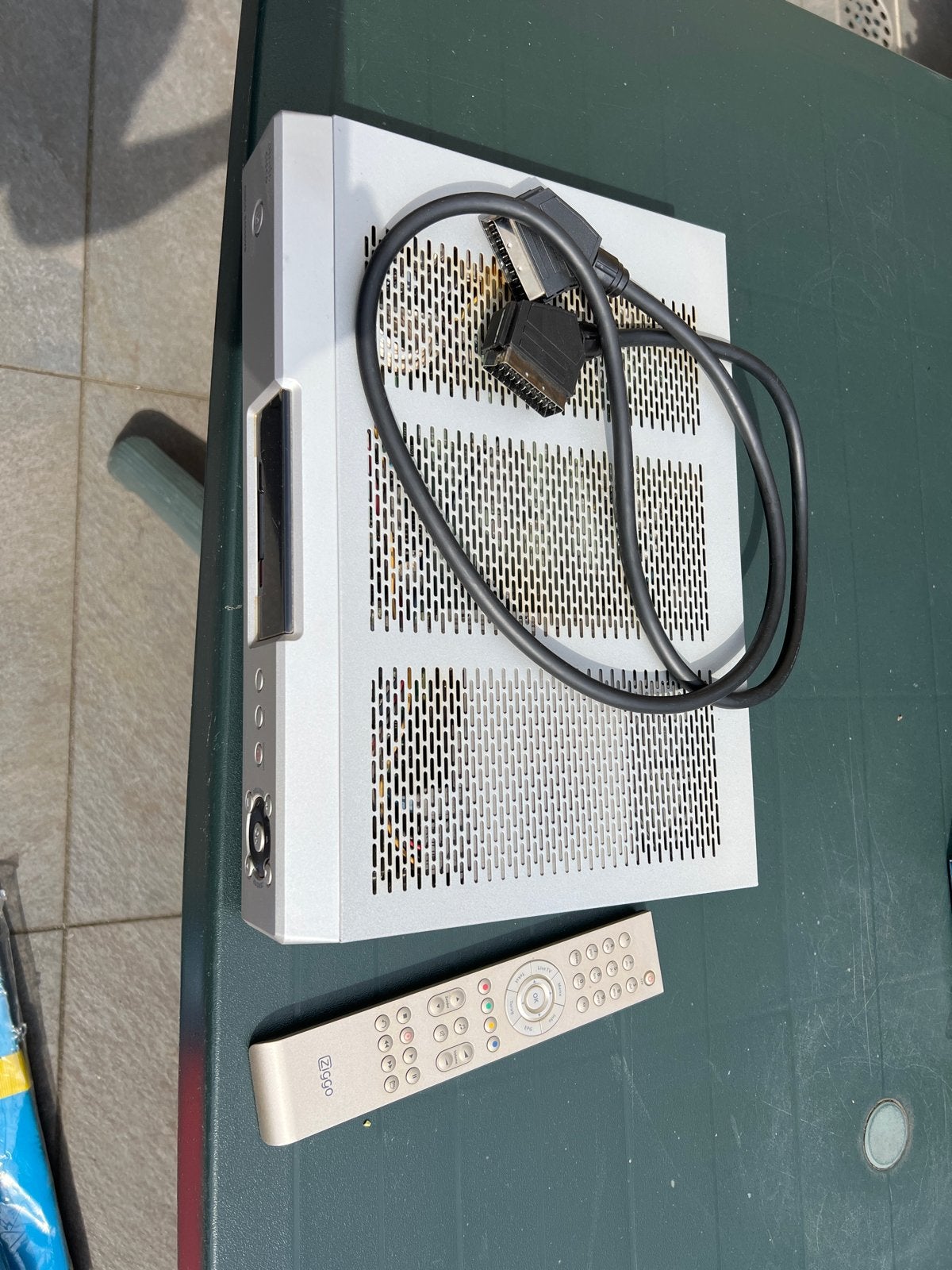Cisco 8455DVB decoder/ontvanger met Ziggo afstandsbediening, Audio, Tv en Foto, Decoders en Harddiskrecorders, Ophalen of Verzenden