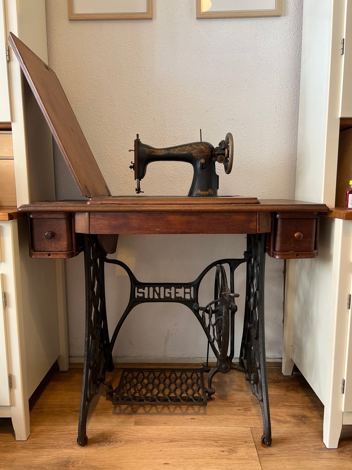 Singer naaimachine met tafel (inklapbaar), Antiek en Kunst, Ophalen