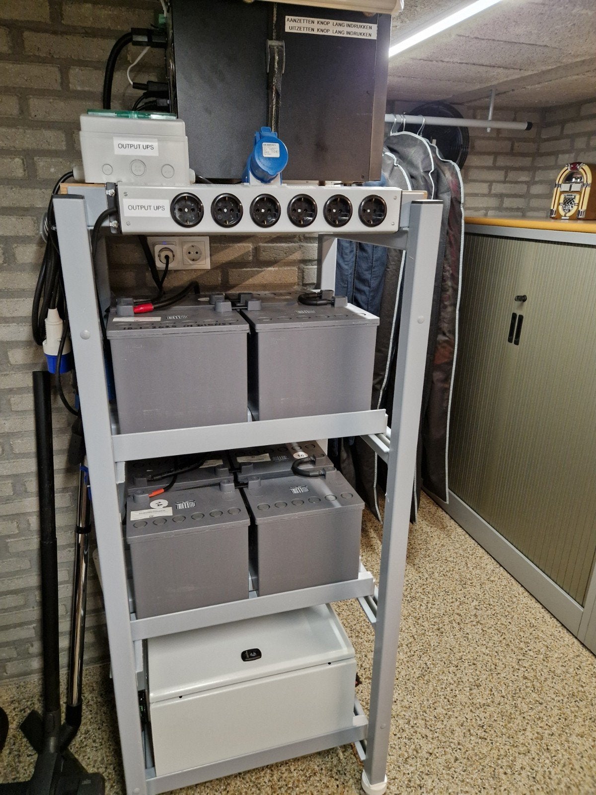 UPS noodstroom 7300 VA met Eaton 9130 omvormer 700 - 3000 VA, Ophalen, Zo goed als nieuw, Spiritualiteit algemeen, Overige typen