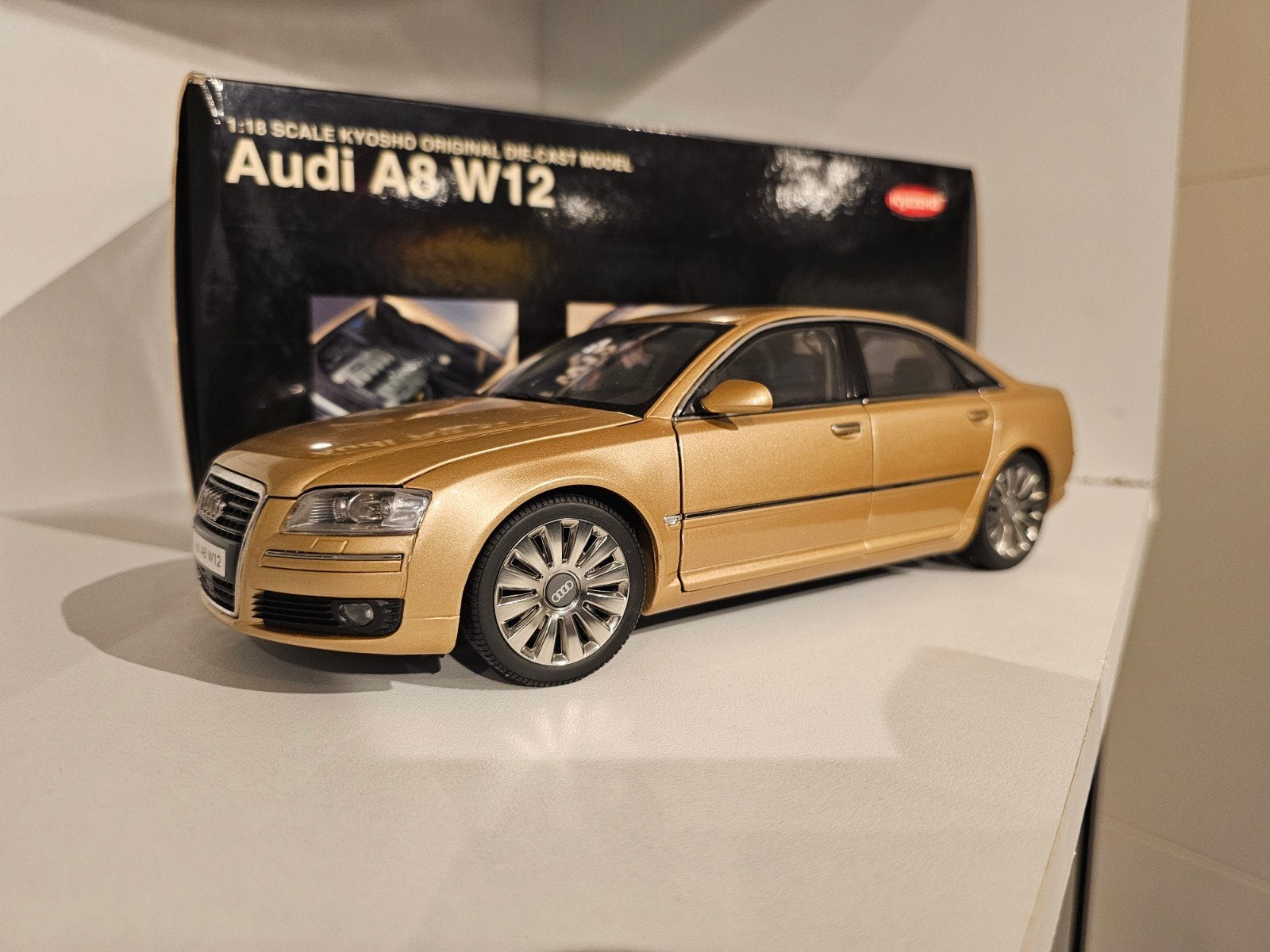 Kyosho Audi A8 W12 Beige 1:18, Ophalen of Verzenden, Zo goed als nieuw, Auto, Kyosho