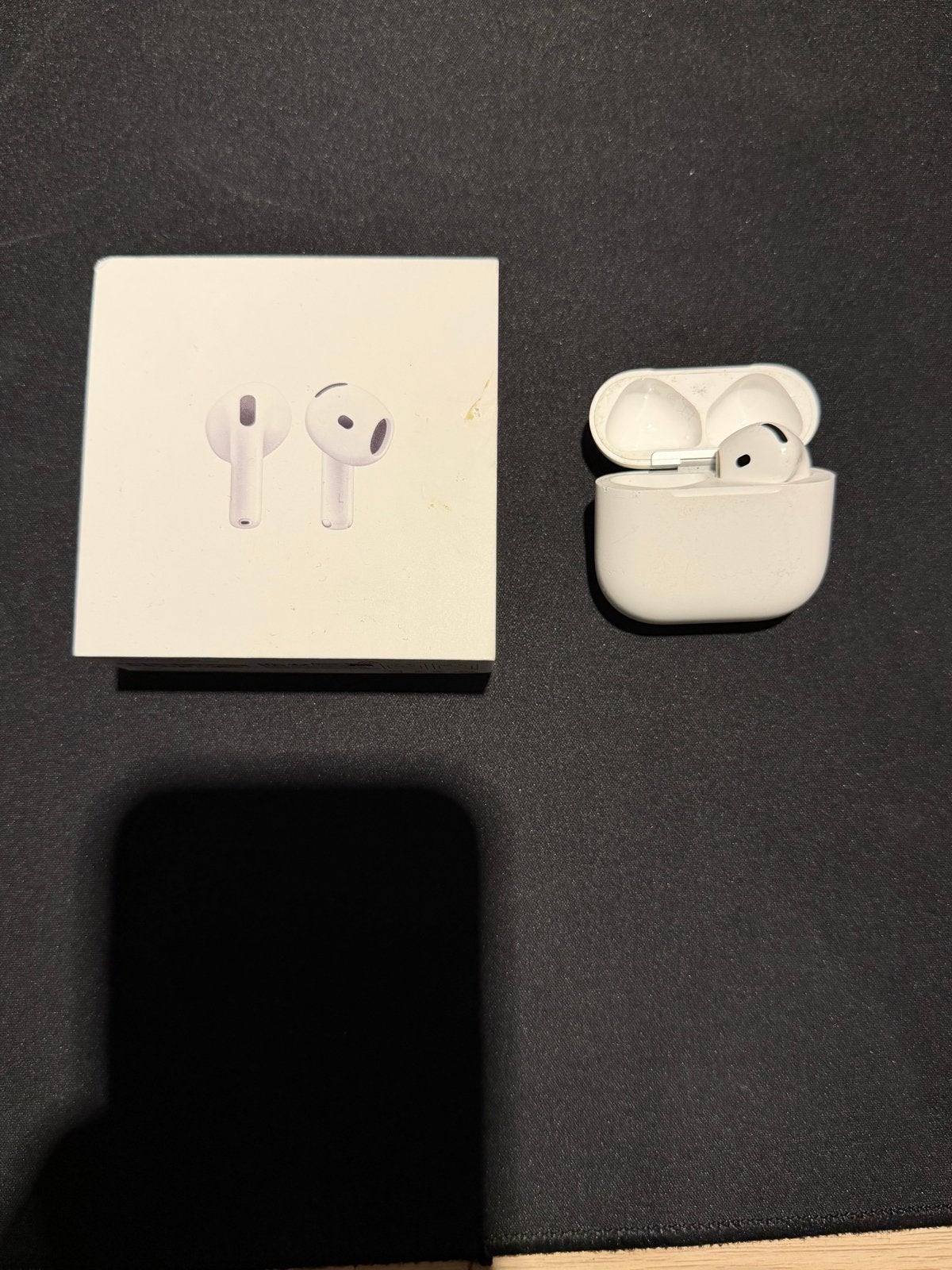 AirPods 4 - Alleen rechter oortje en oplaadcase, In-ear, Gebruikt, Bluetooth, Ophalen of Verzenden