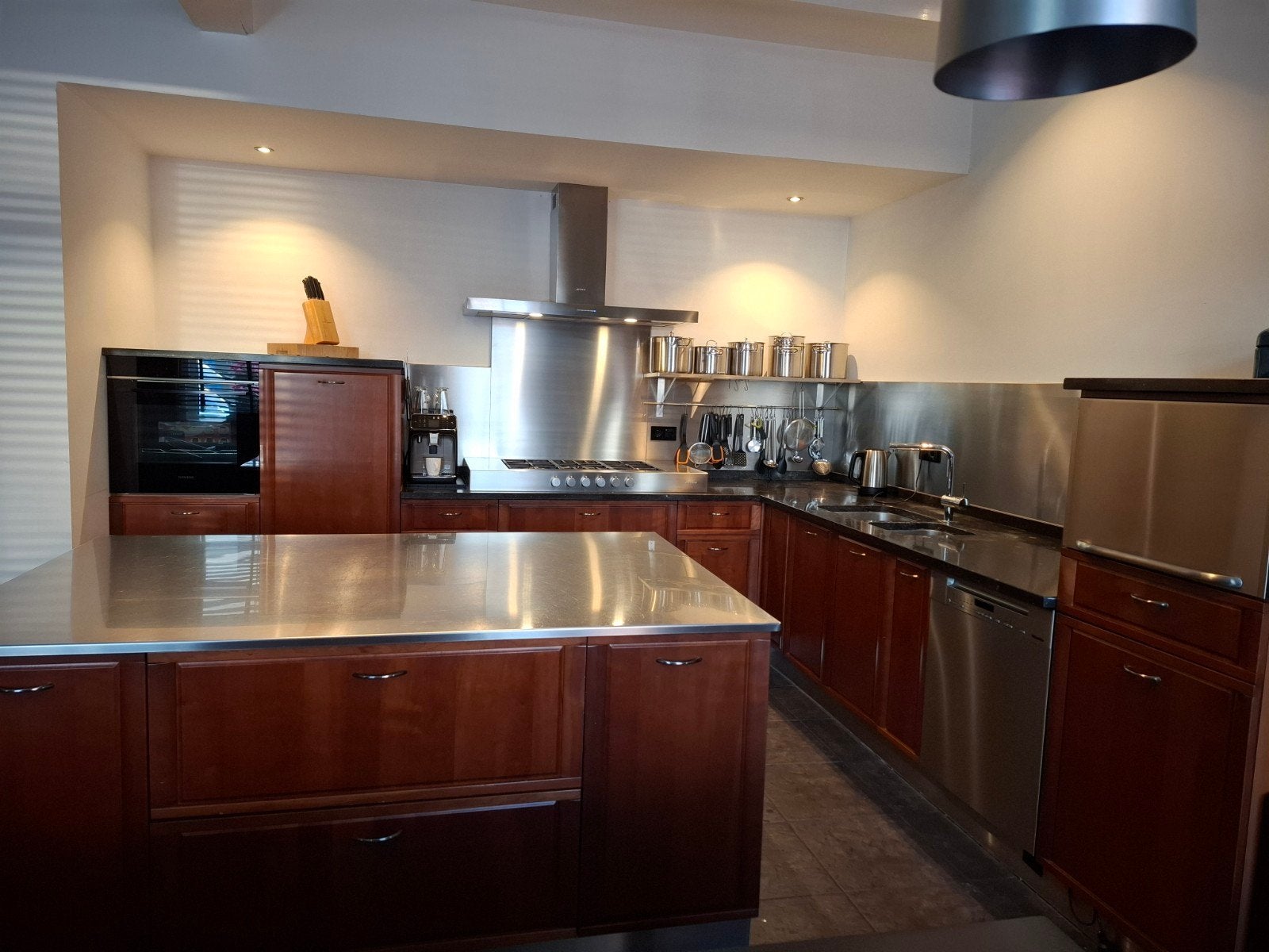 Luxe U-keuken met kookeiland en inbouwapparatuur, Ophalen, Gebruikt, U-keuken, Bruin